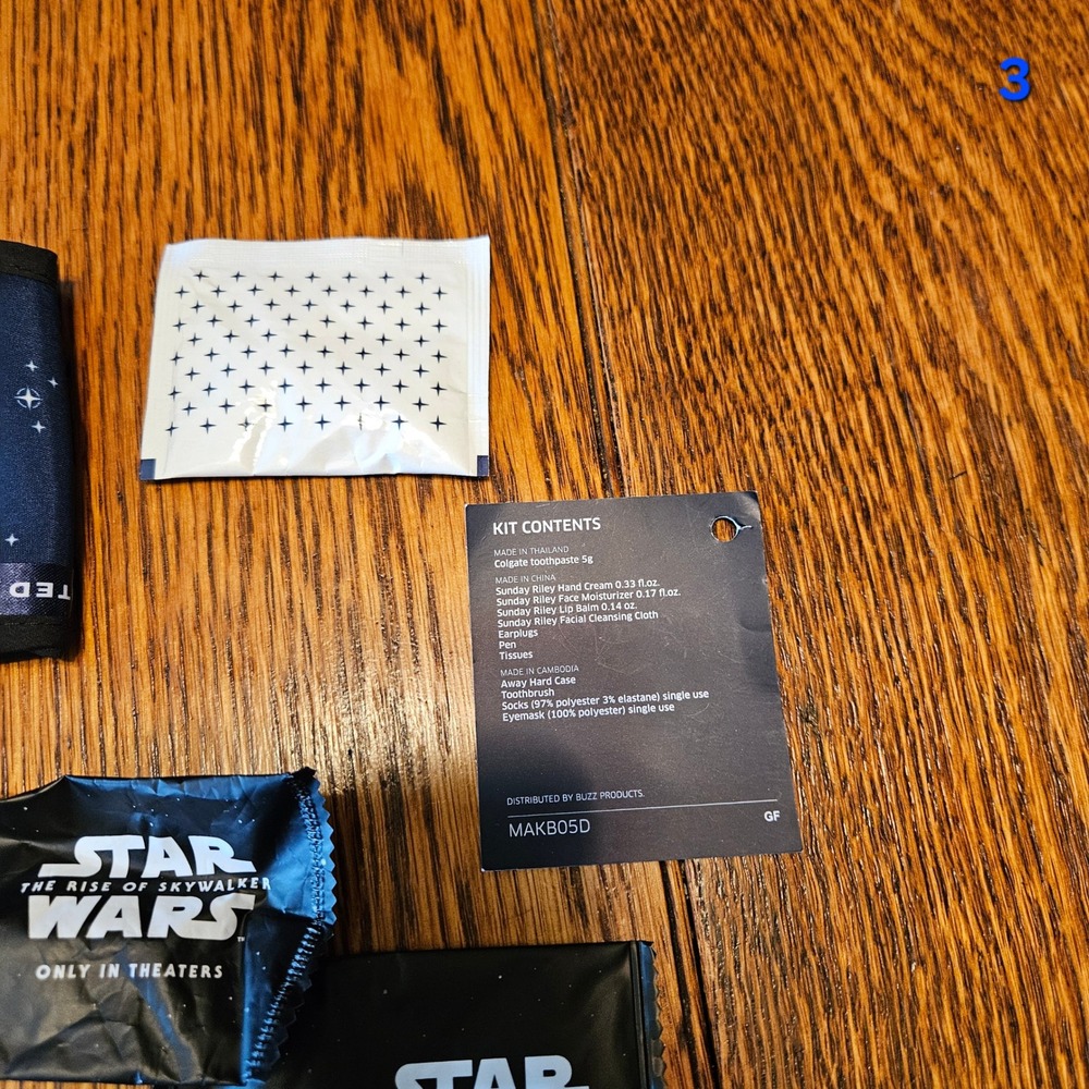 United Airlines Star Wars The Rise of Skywalker Away Amenity Kit Travel Set - Picture 9 of 9